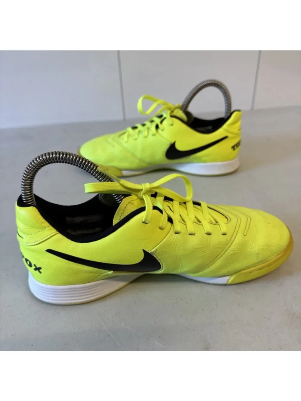 Nike Boys Tiempox Legend VI IC 819190 Yellow Casual Shoes‎ Sneakers Size 5.5 Y